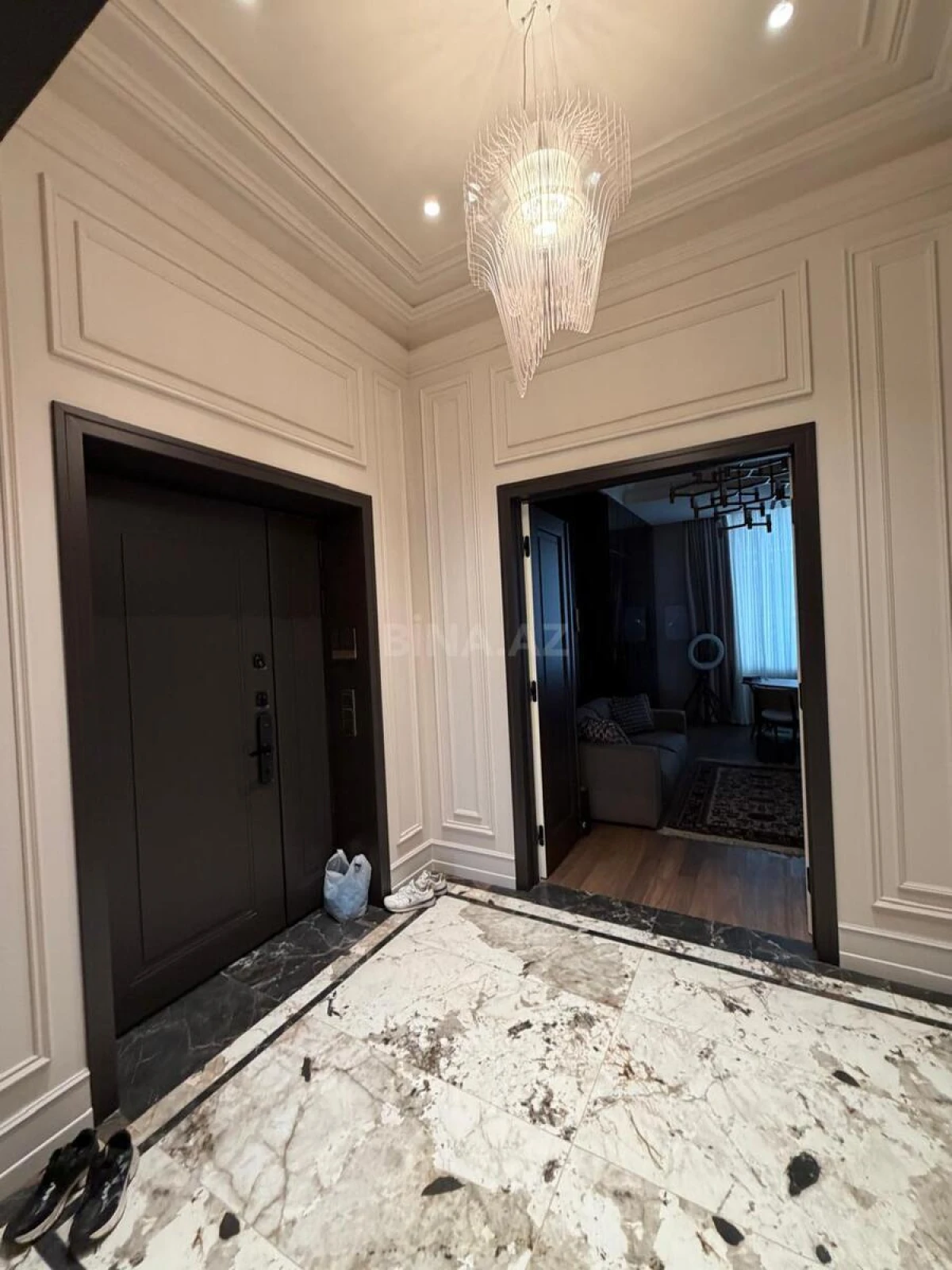 Satılır 4 otaqlı mənzil 200 m²