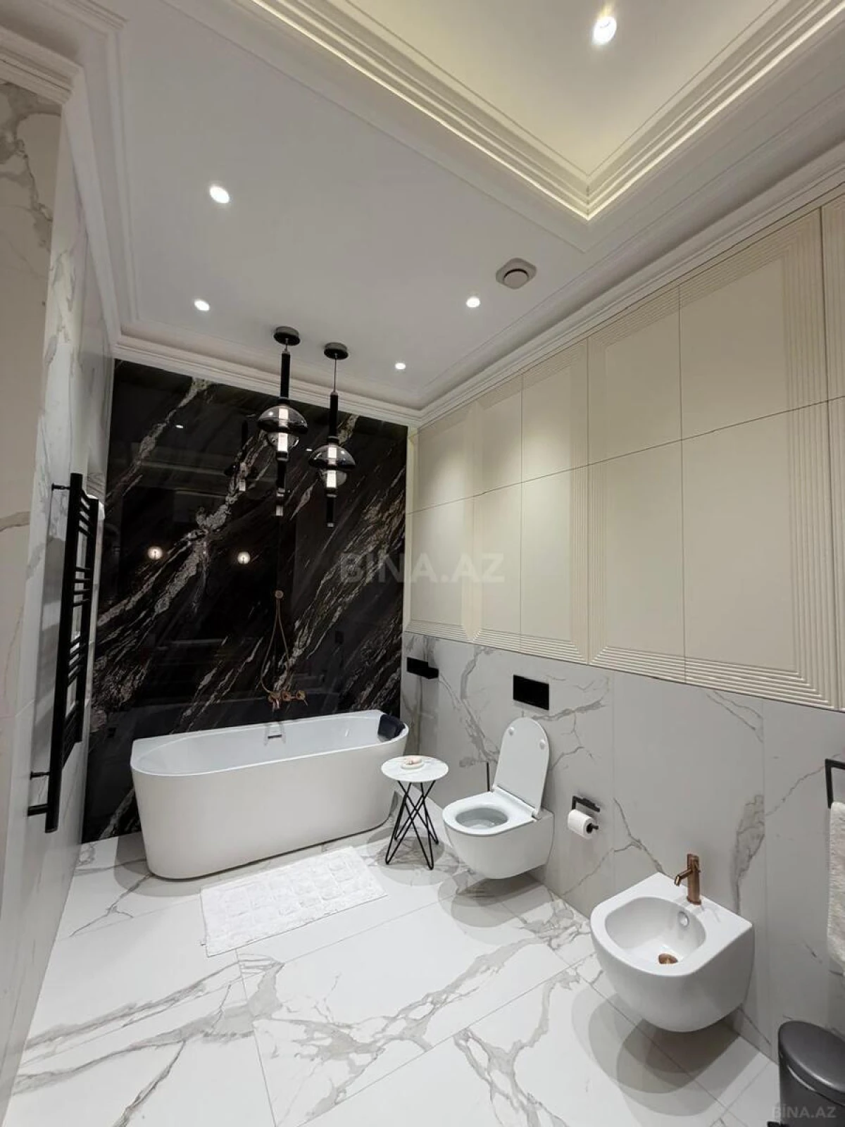 Satılır 4 otaqlı mənzil 200 m²