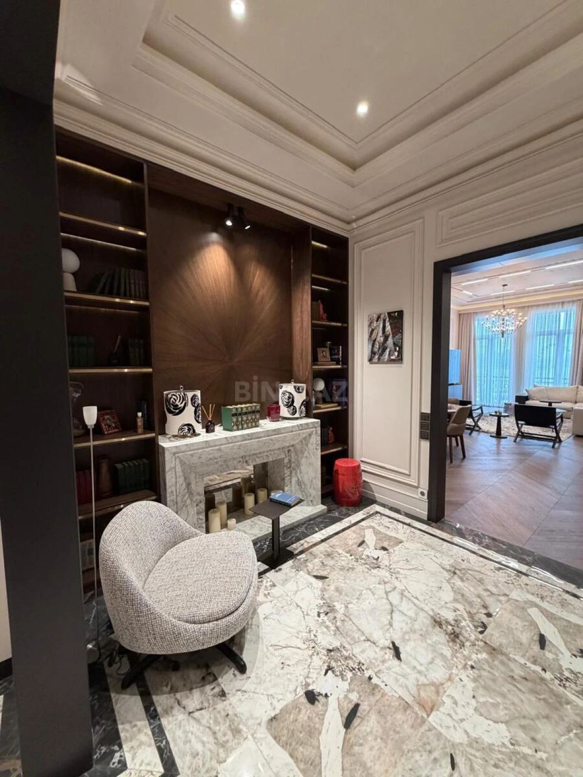 Satılır 4 otaqlı mənzil 200 m²