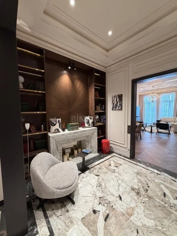 Satılır 4 otaqlı mənzil 200 m²