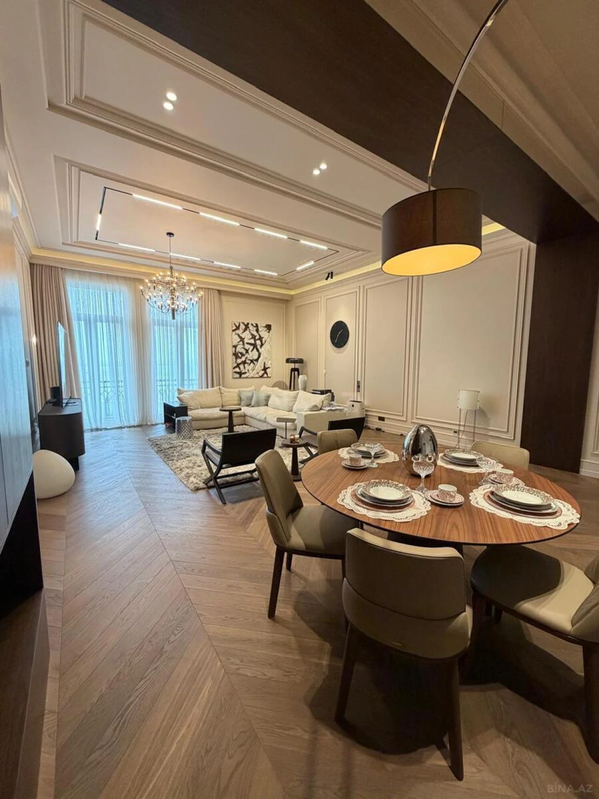 Satılır 4 otaqlı mənzil 200 m²