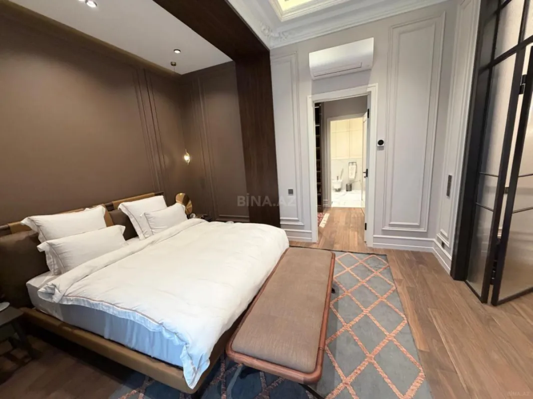 Satılır 4 otaqlı mənzil 200 m²