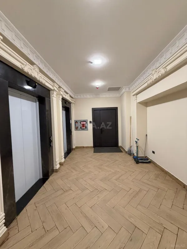 Satılır 4 otaqlı mənzil 200 m²