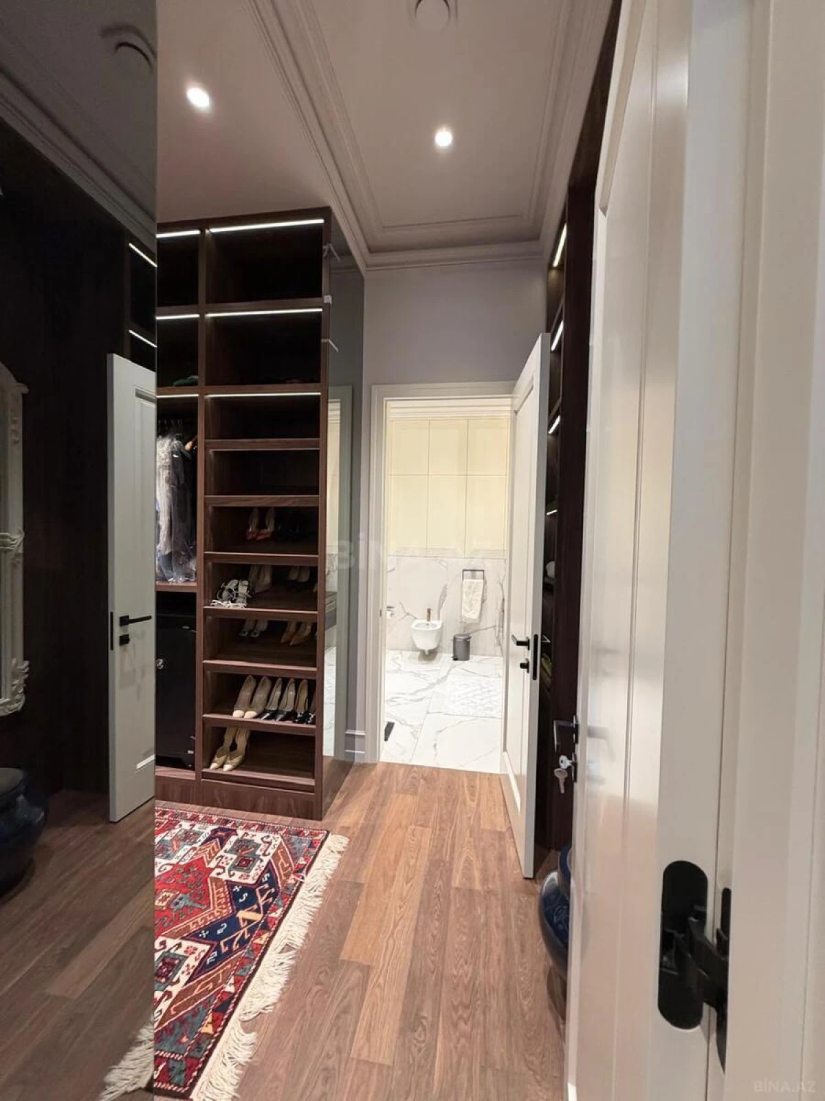 Satılır 4 otaqlı mənzil 200 m²