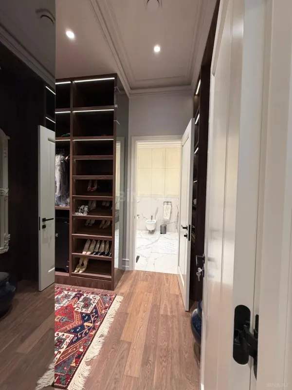 Satılır 4 otaqlı mənzil 200 m²