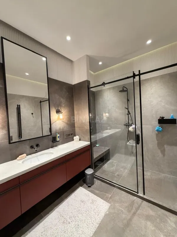 Satılır 4 otaqlı mənzil 200 m²