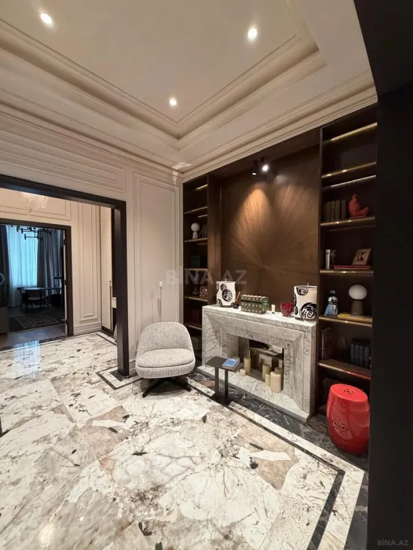 Satılır 4 otaqlı mənzil 200 m²