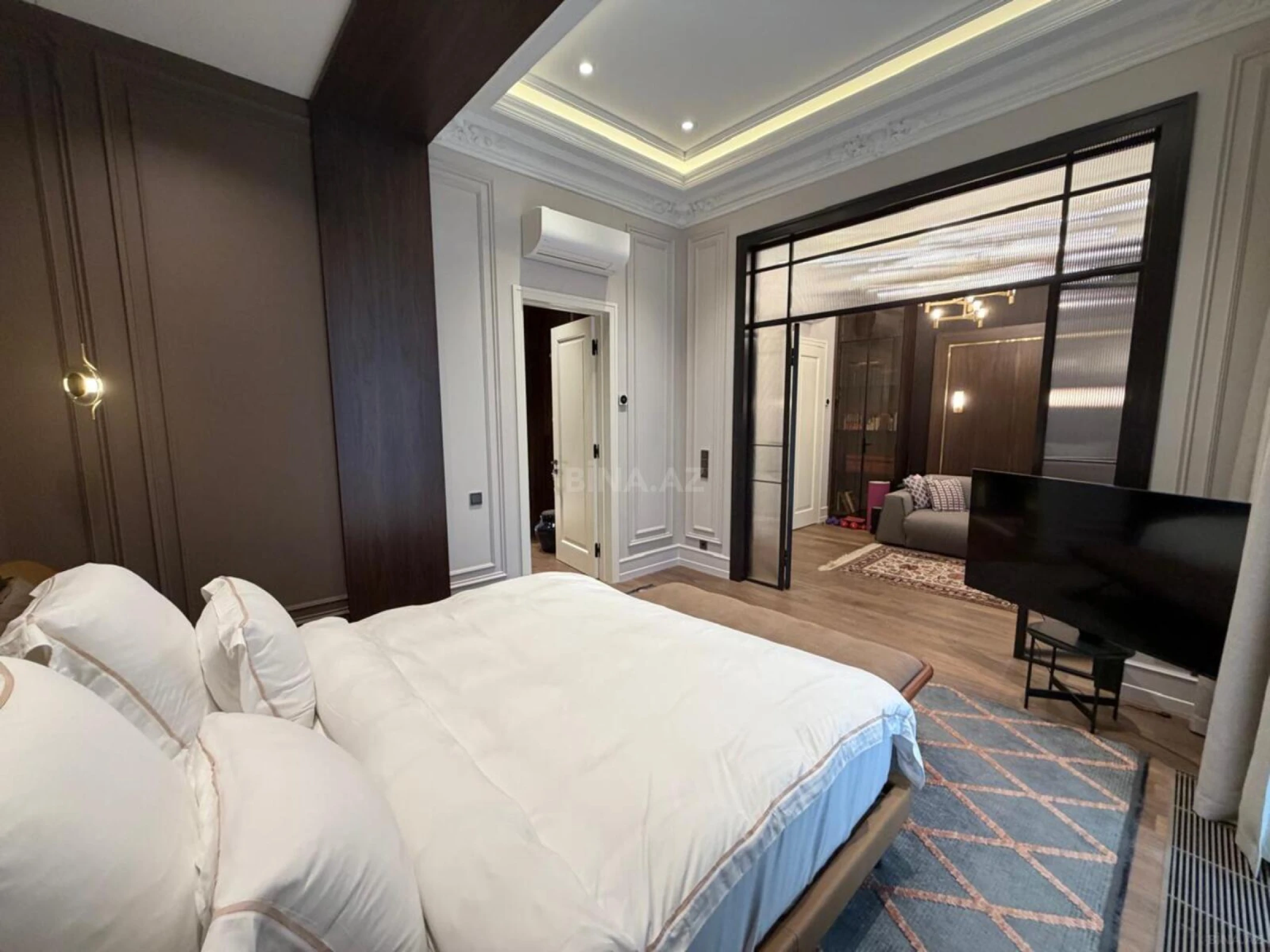 Satılır 4 otaqlı mənzil 200 m²