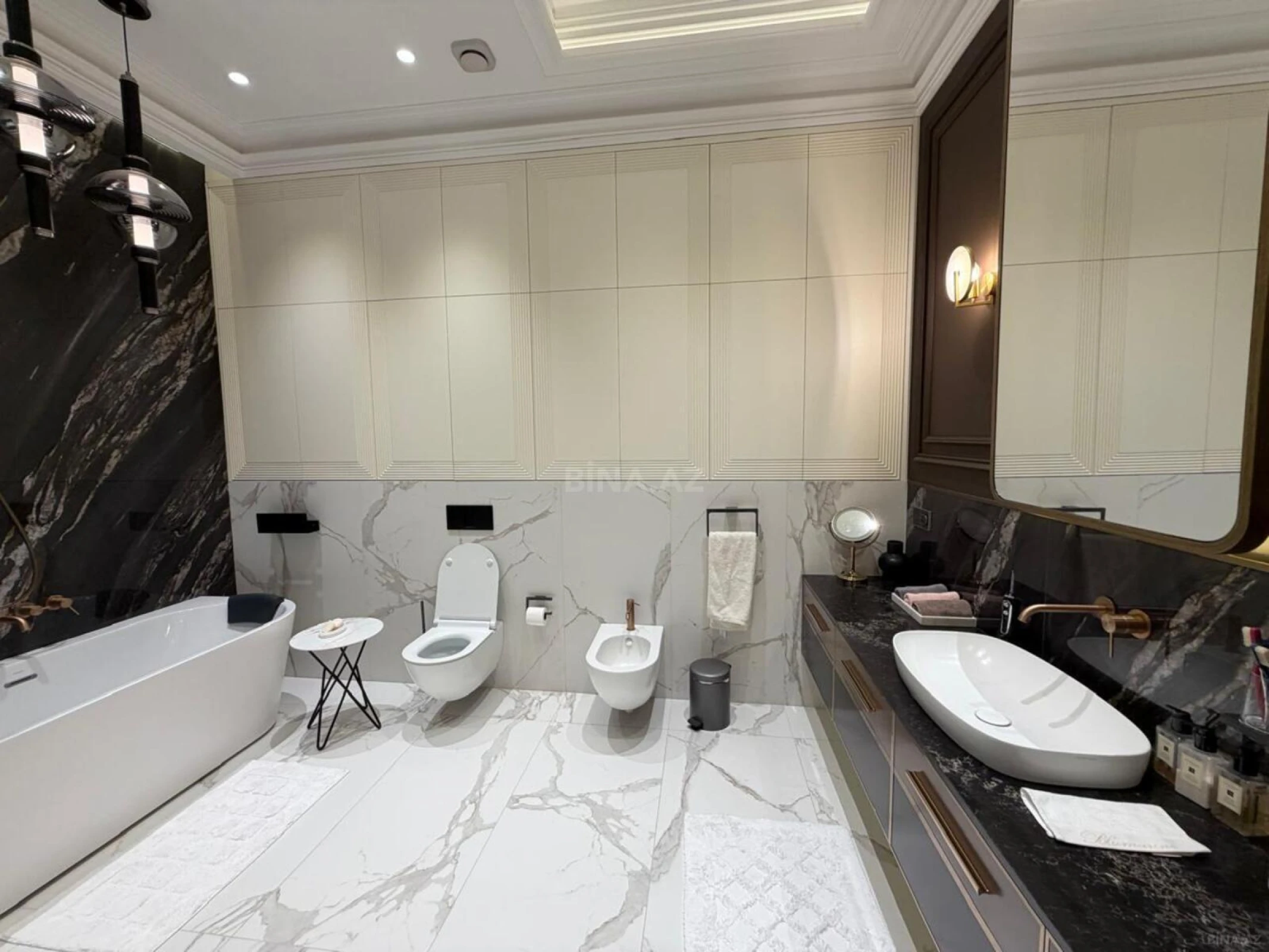 Satılır 4 otaqlı mənzil 200 m²