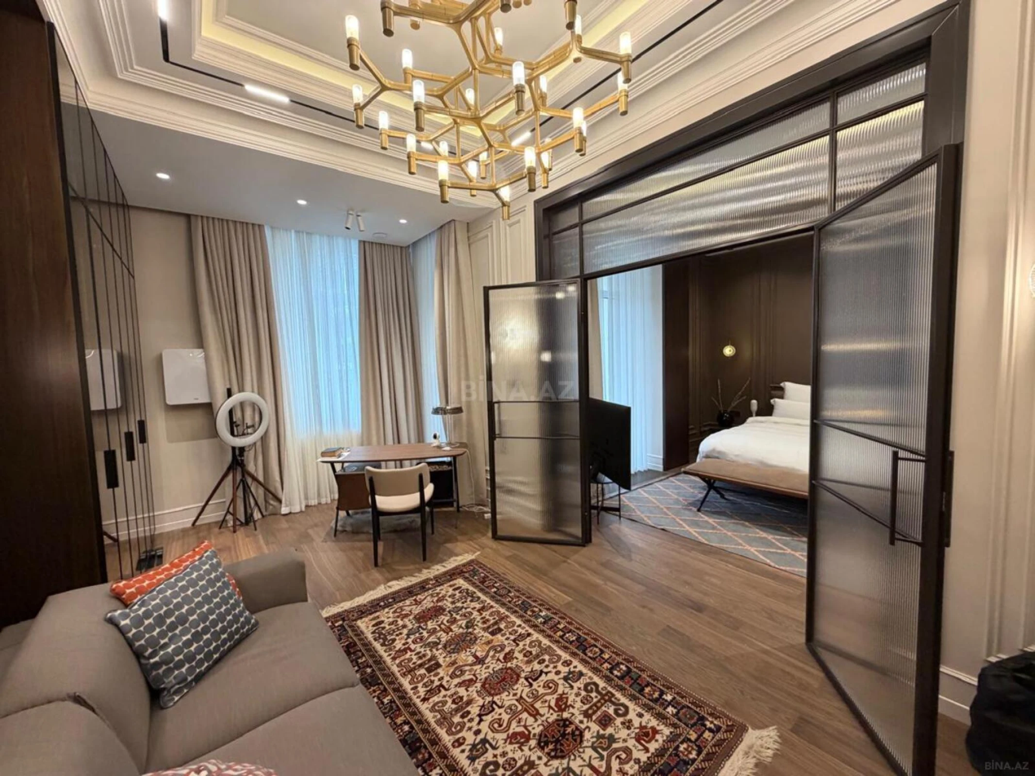Satılır 4 otaqlı mənzil 200 m²