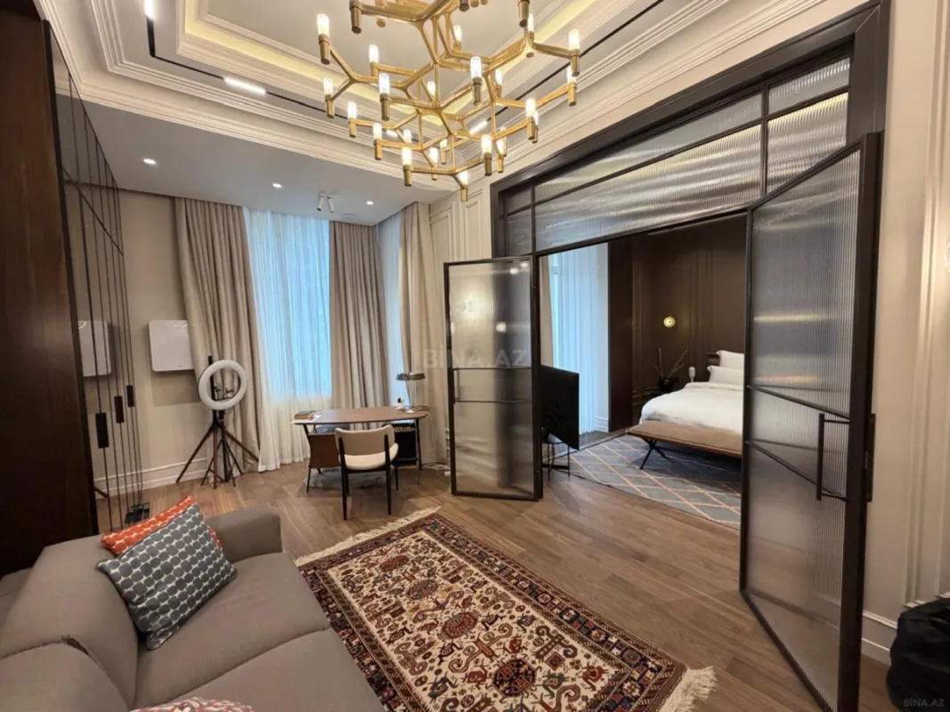 Satılır 4 otaqlı mənzil 200 m²