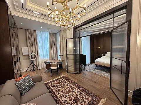 Satılır 4 otaqlı mənzil 200 m²