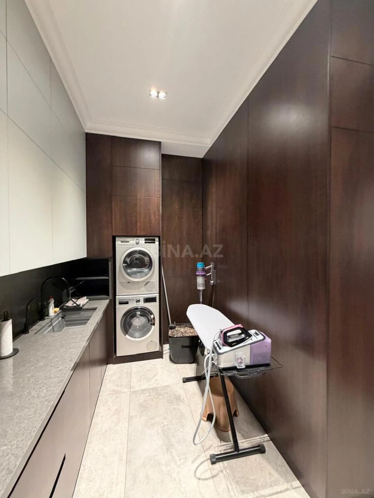 Satılır 4 otaqlı mənzil 200 m²