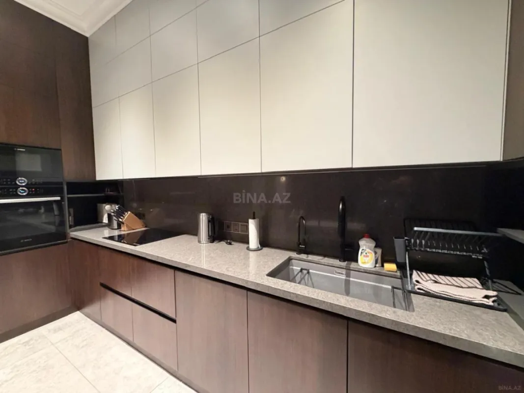 Satılır 4 otaqlı mənzil 200 m²