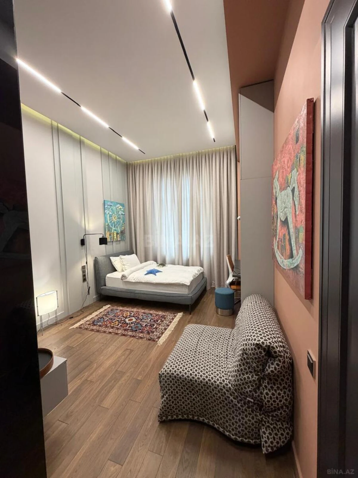 Satılır 4 otaqlı mənzil 200 m²