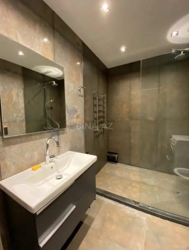 Kirayə verilir 2 otaqlı mənzil 85 m²