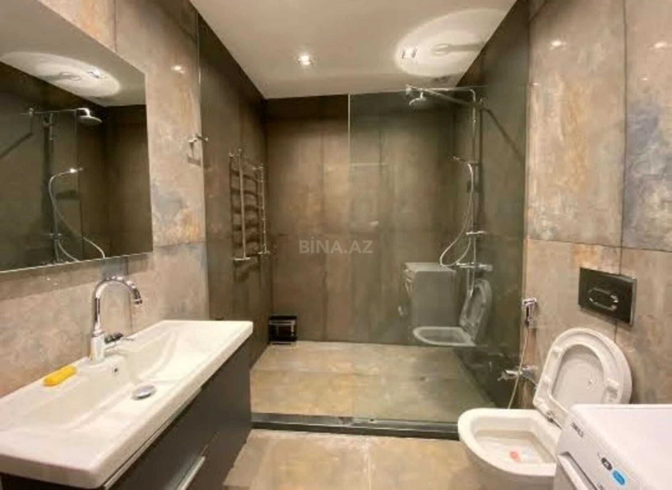 Kirayə verilir 2 otaqlı mənzil 85 m²