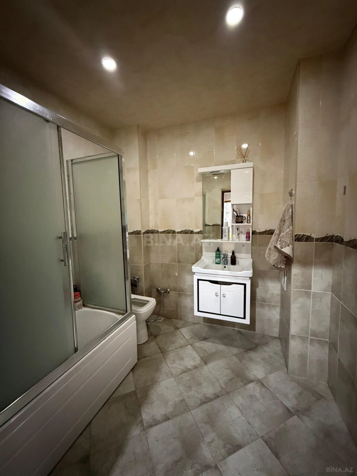 Satılır 2 otaqlı mənzil 100 m²