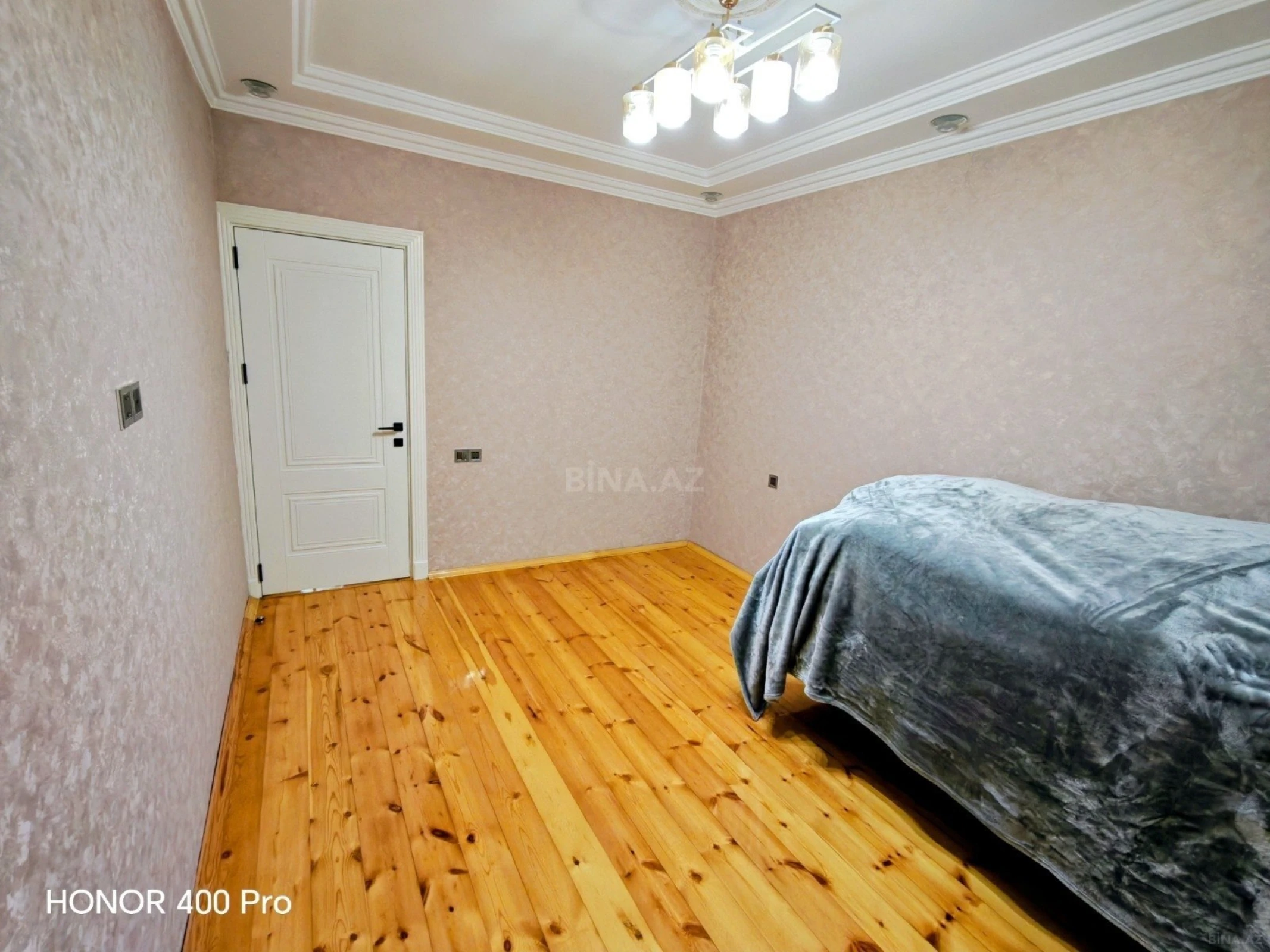 Satılır 4 otaqlı mənzil 100 m²