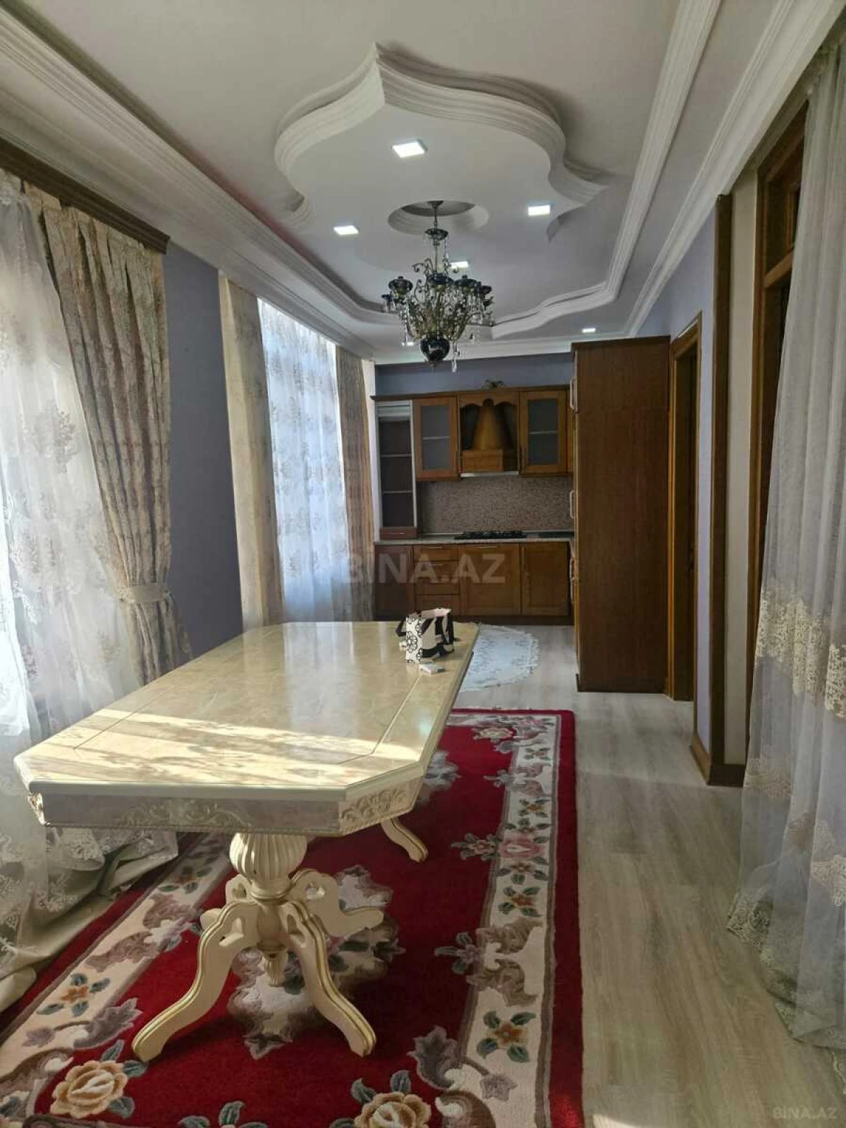Kirayə verilir 2 otaqlı mənzil 109 m²