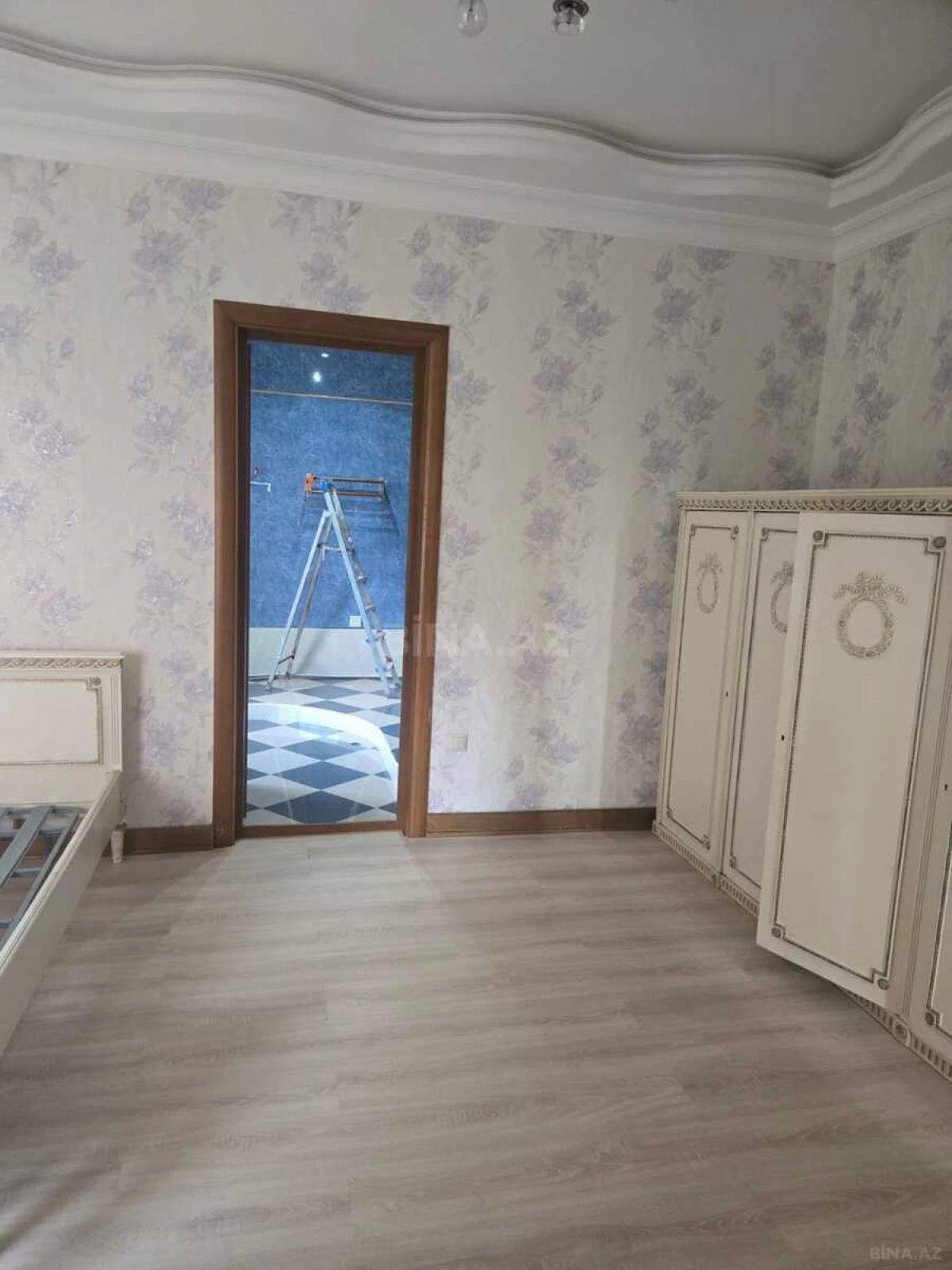 Kirayə verilir 2 otaqlı mənzil 109 m²