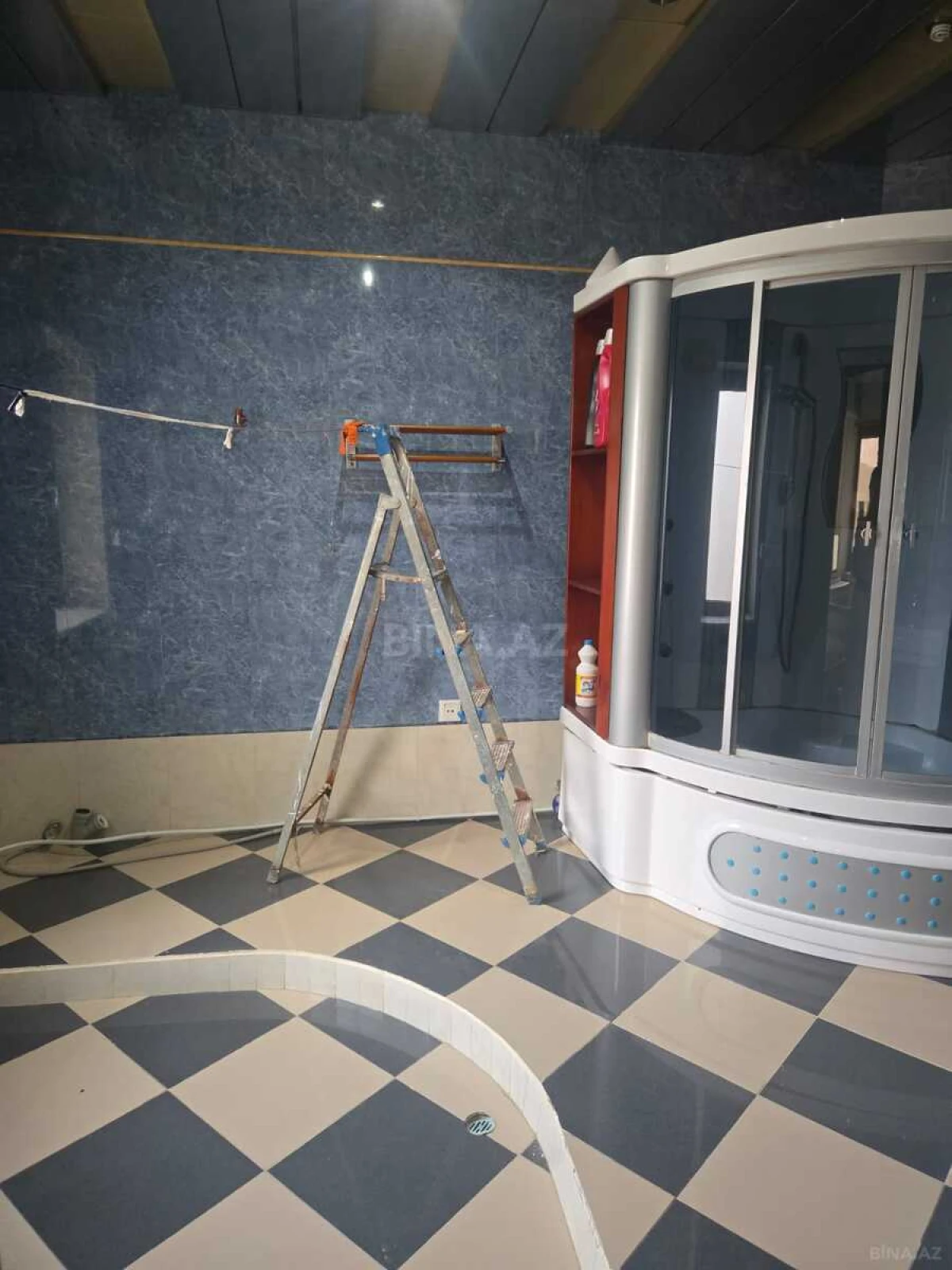 Kirayə verilir 2 otaqlı mənzil 109 m²