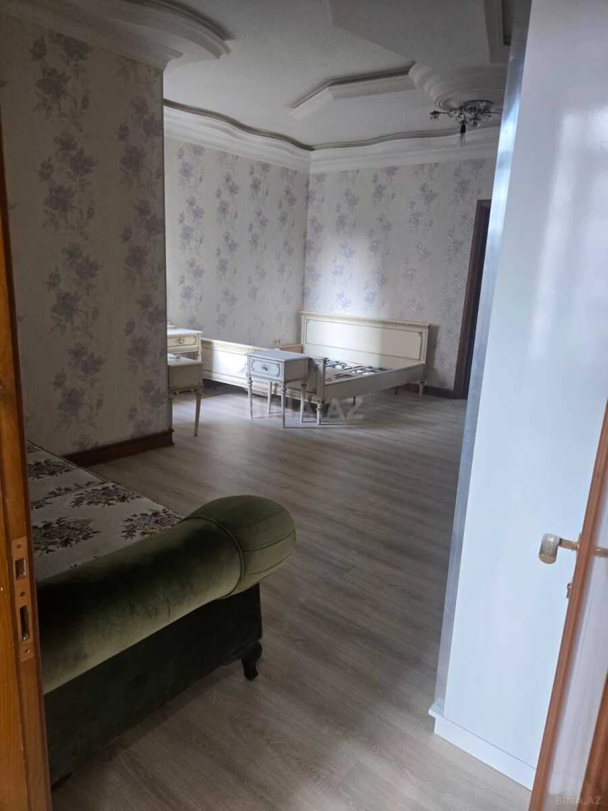 Kirayə verilir 2 otaqlı mənzil 109 m²