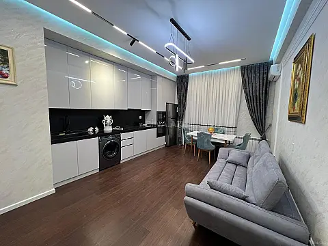 Kirayə verilir 2 otaqlı mənzil 95 m²