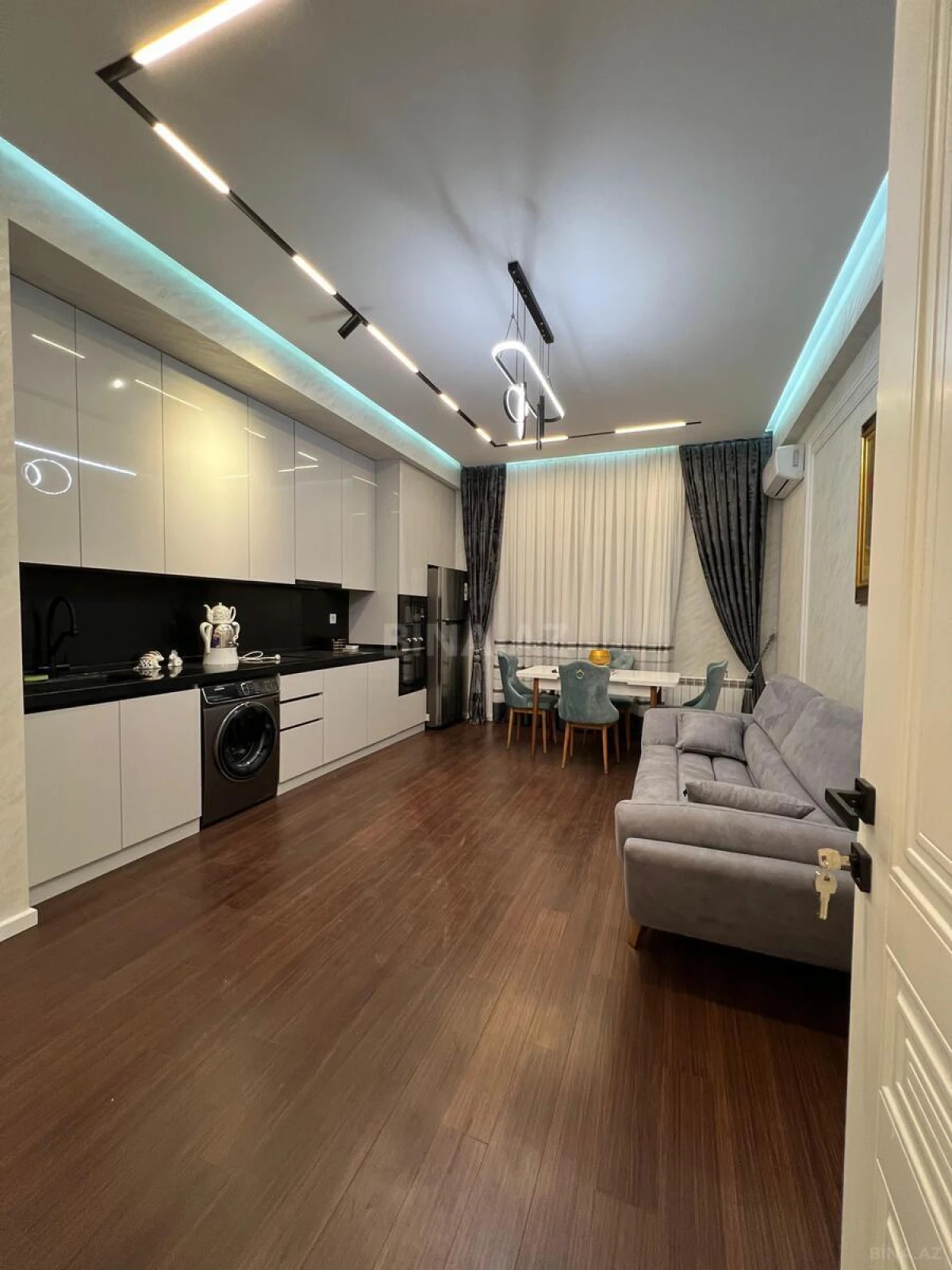 Kirayə verilir 2 otaqlı mənzil 95 m²