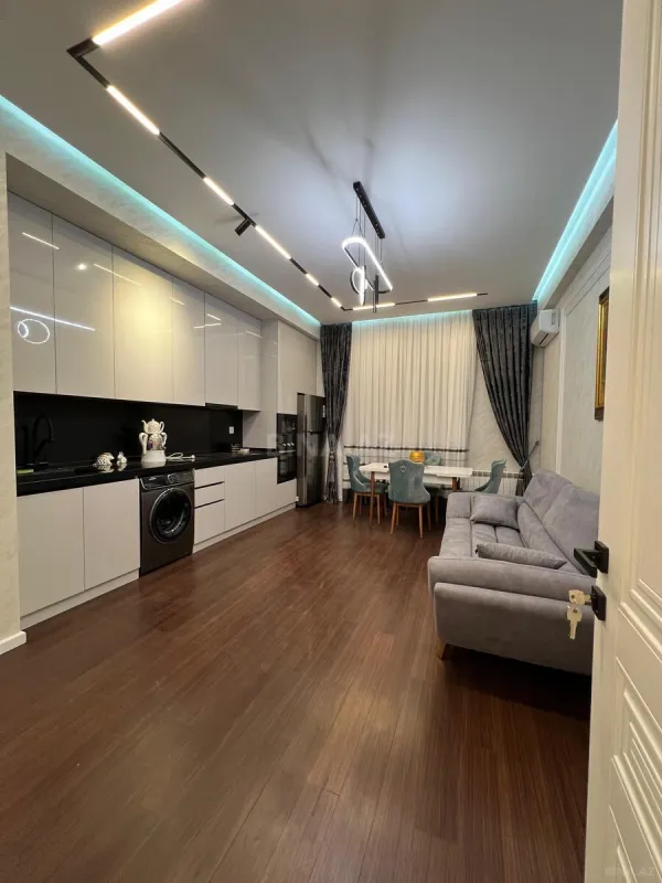 Kirayə verilir 2 otaqlı mənzil 95 m²
