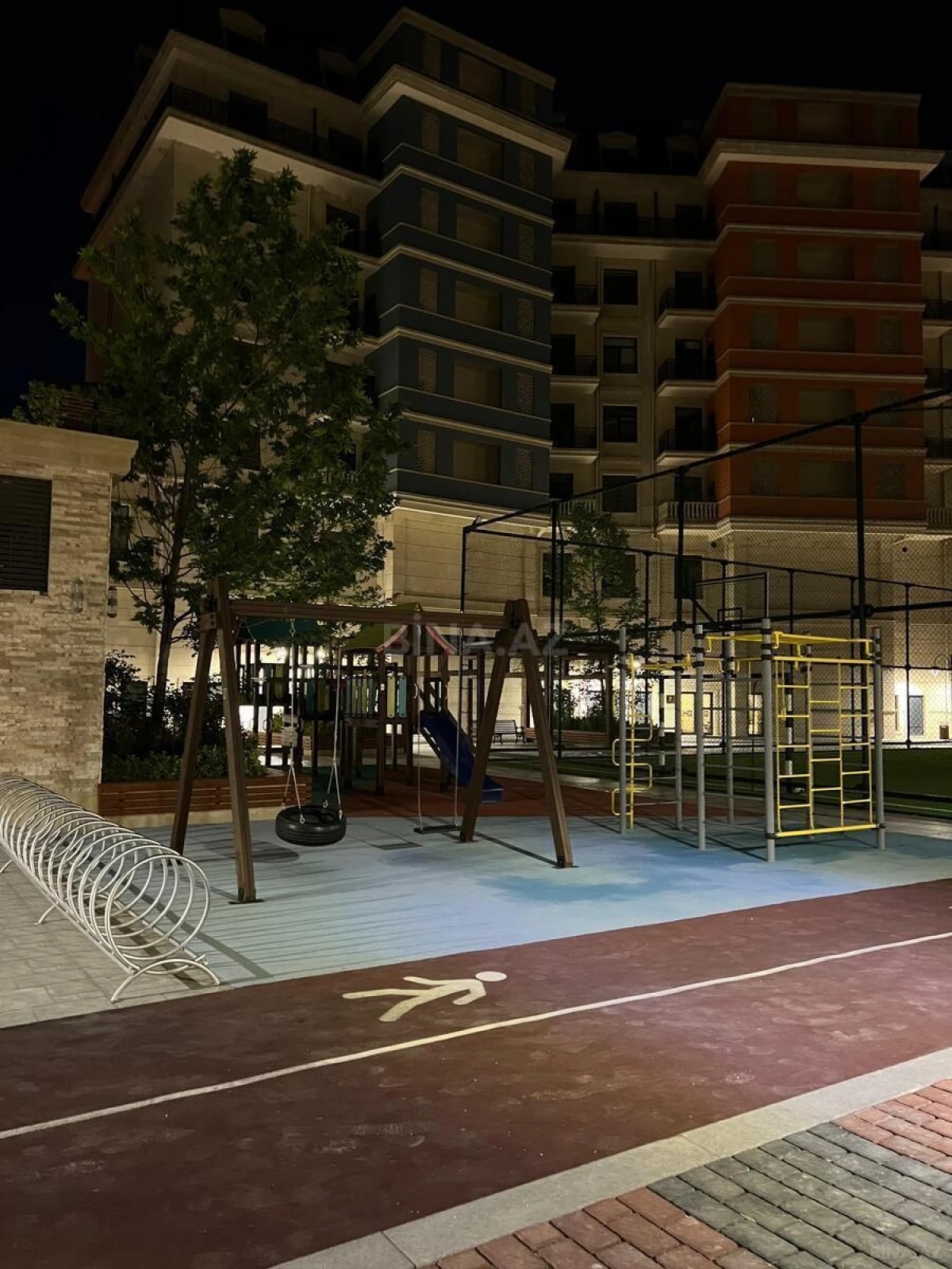 Kirayə verilir 2 otaqlı mənzil 95 m²