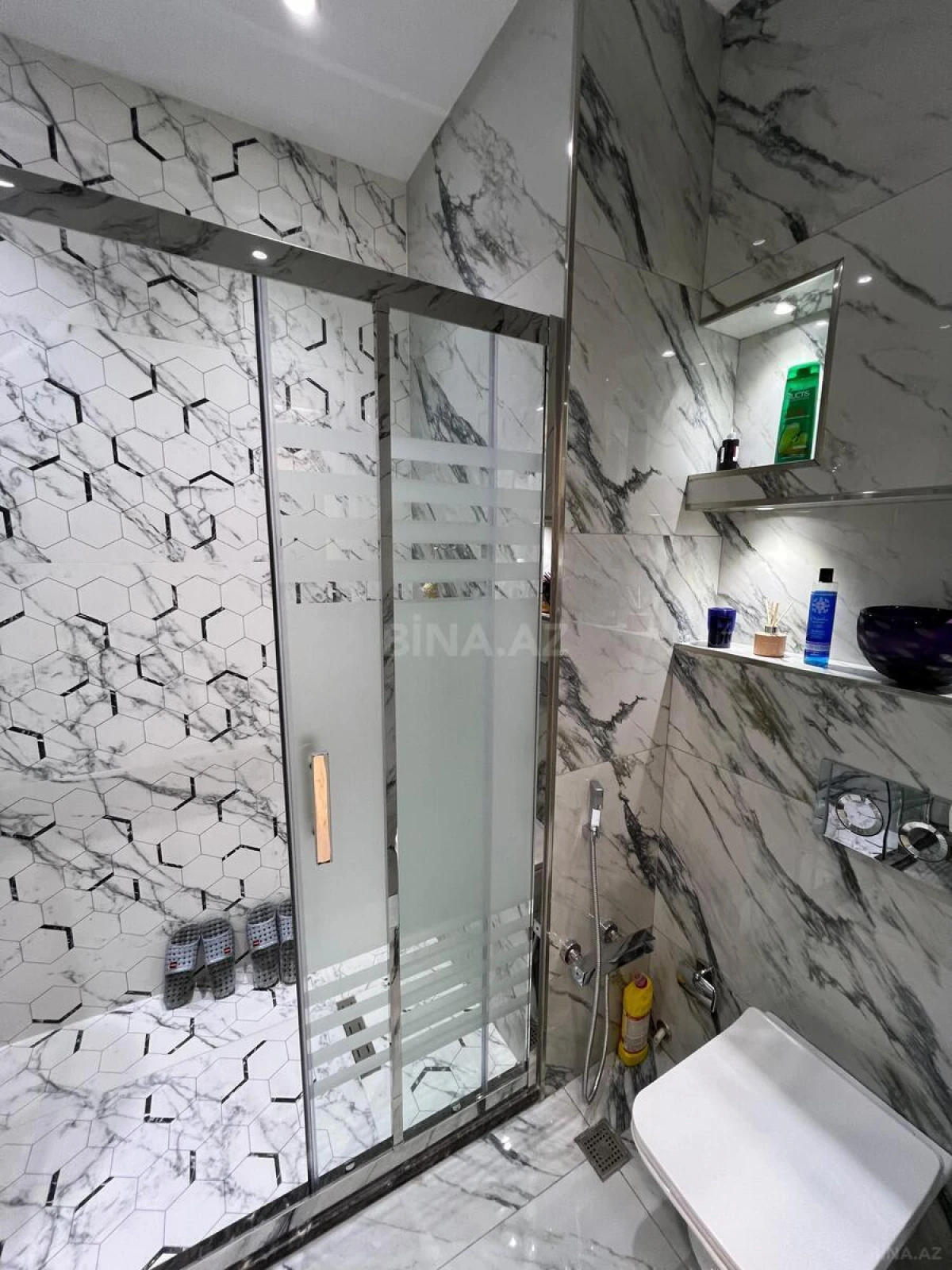 Kirayə verilir 2 otaqlı mənzil 95 m²