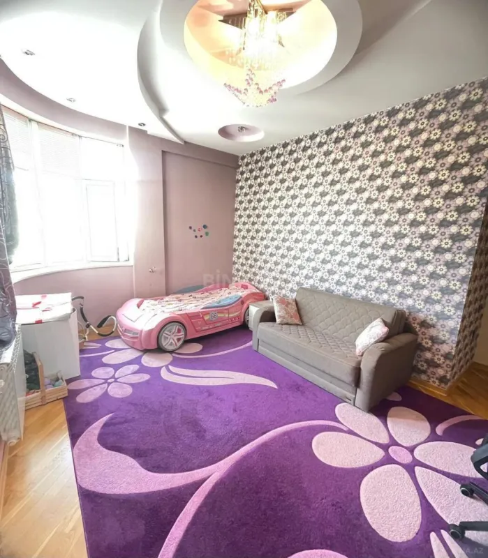 Satılır 4 otaqlı mənzil 172 m²