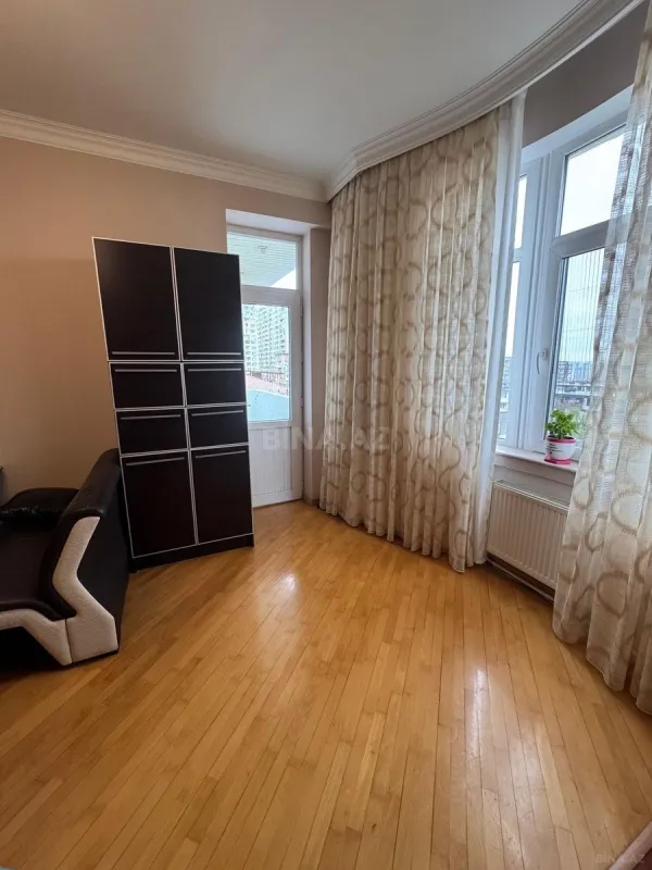 Satılır 3 otaqlı mənzil 123 m²