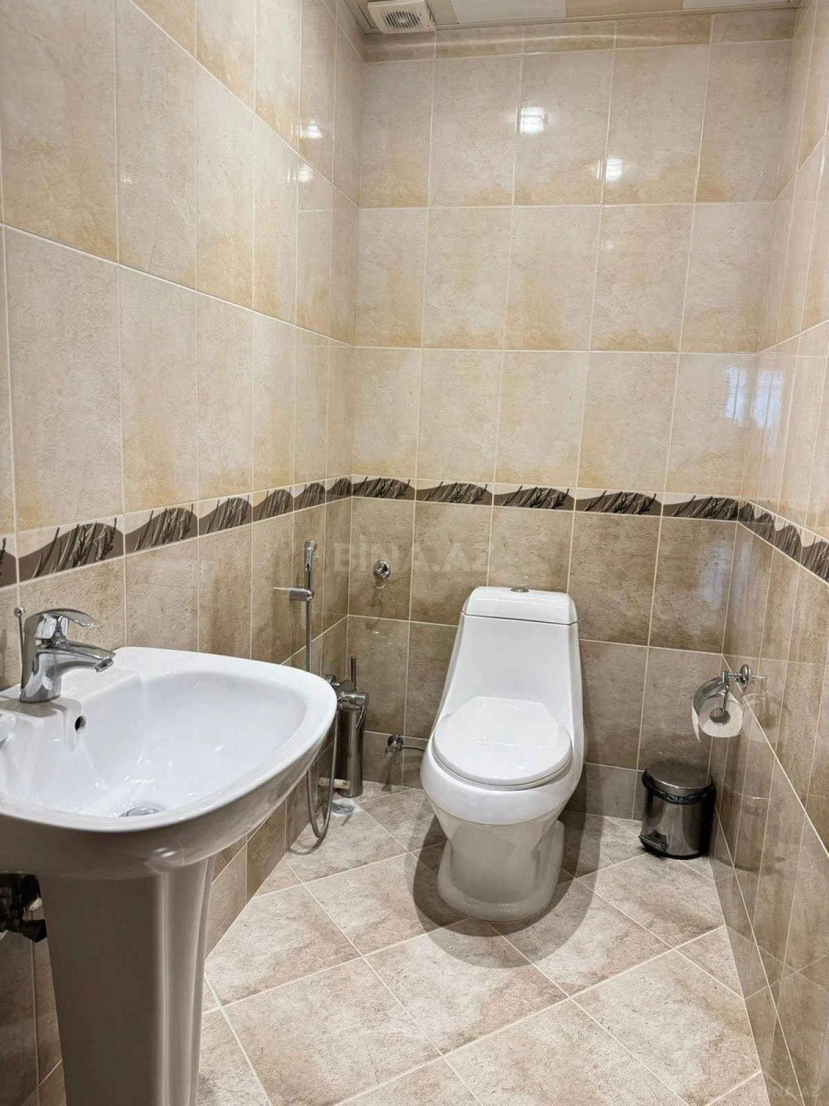 Satılır 3 otaqlı mənzil 123 m²