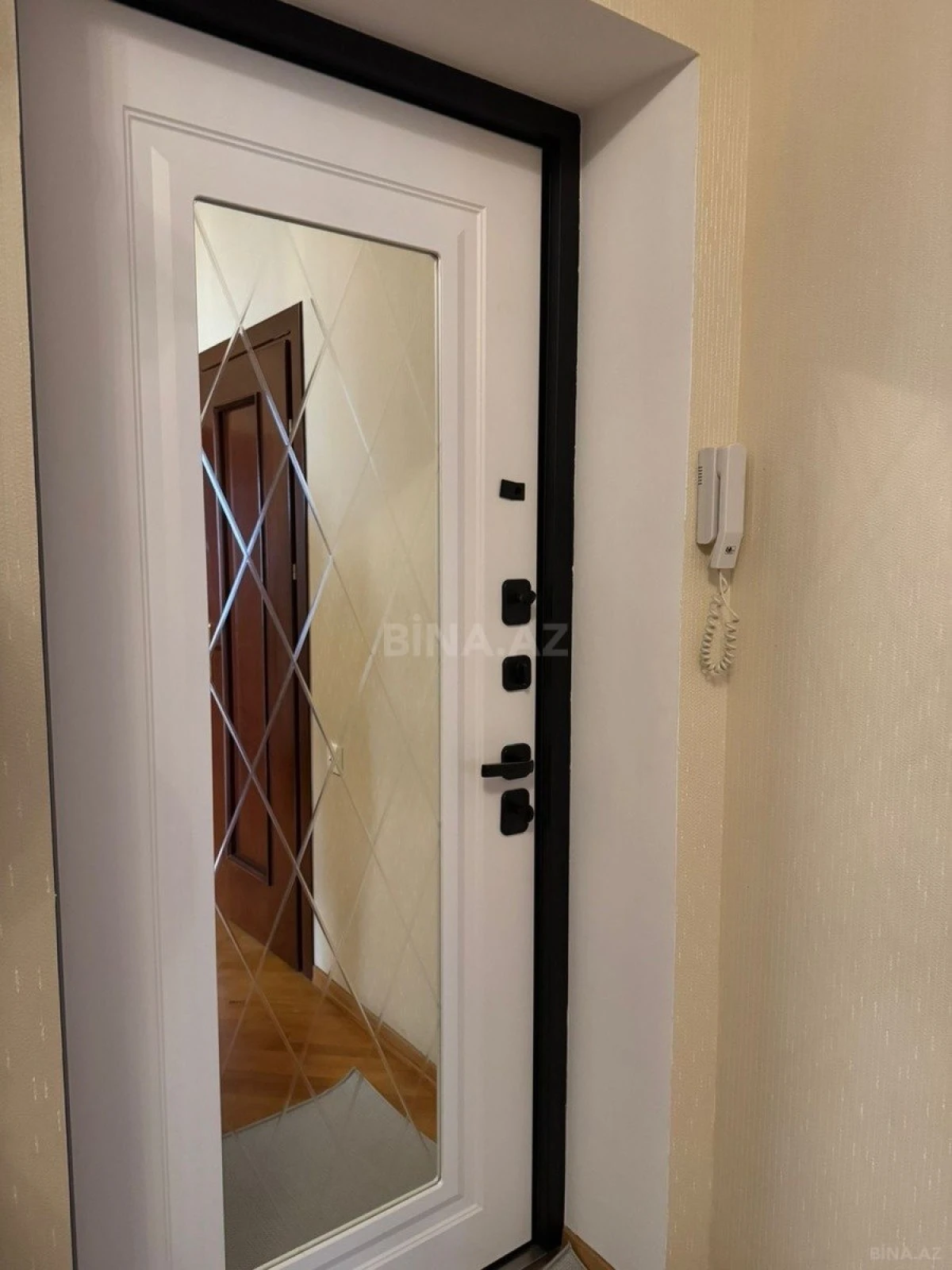 Satılır 3 otaqlı mənzil 123 m²