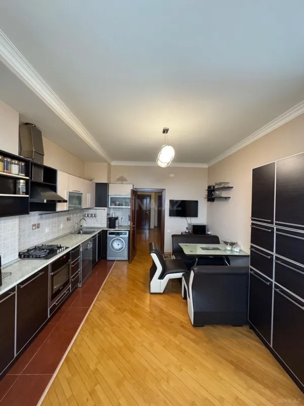 Satılır 3 otaqlı mənzil 123 m²