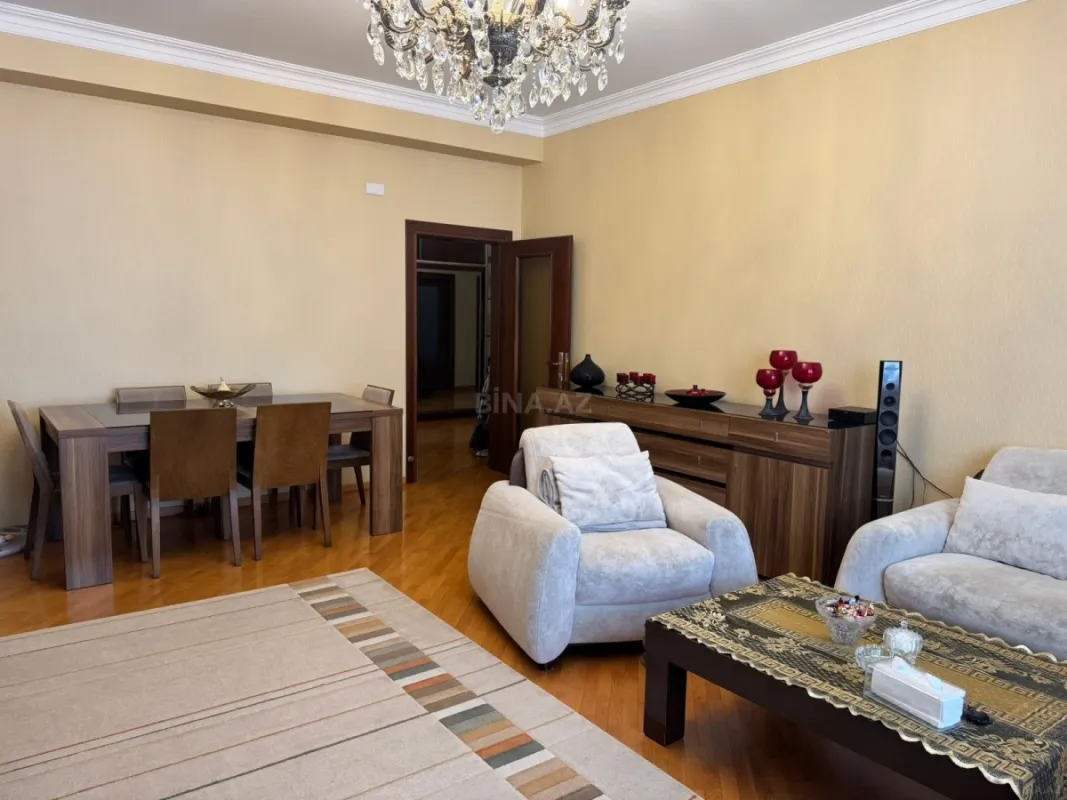 Satılır 3 otaqlı mənzil 123 m²