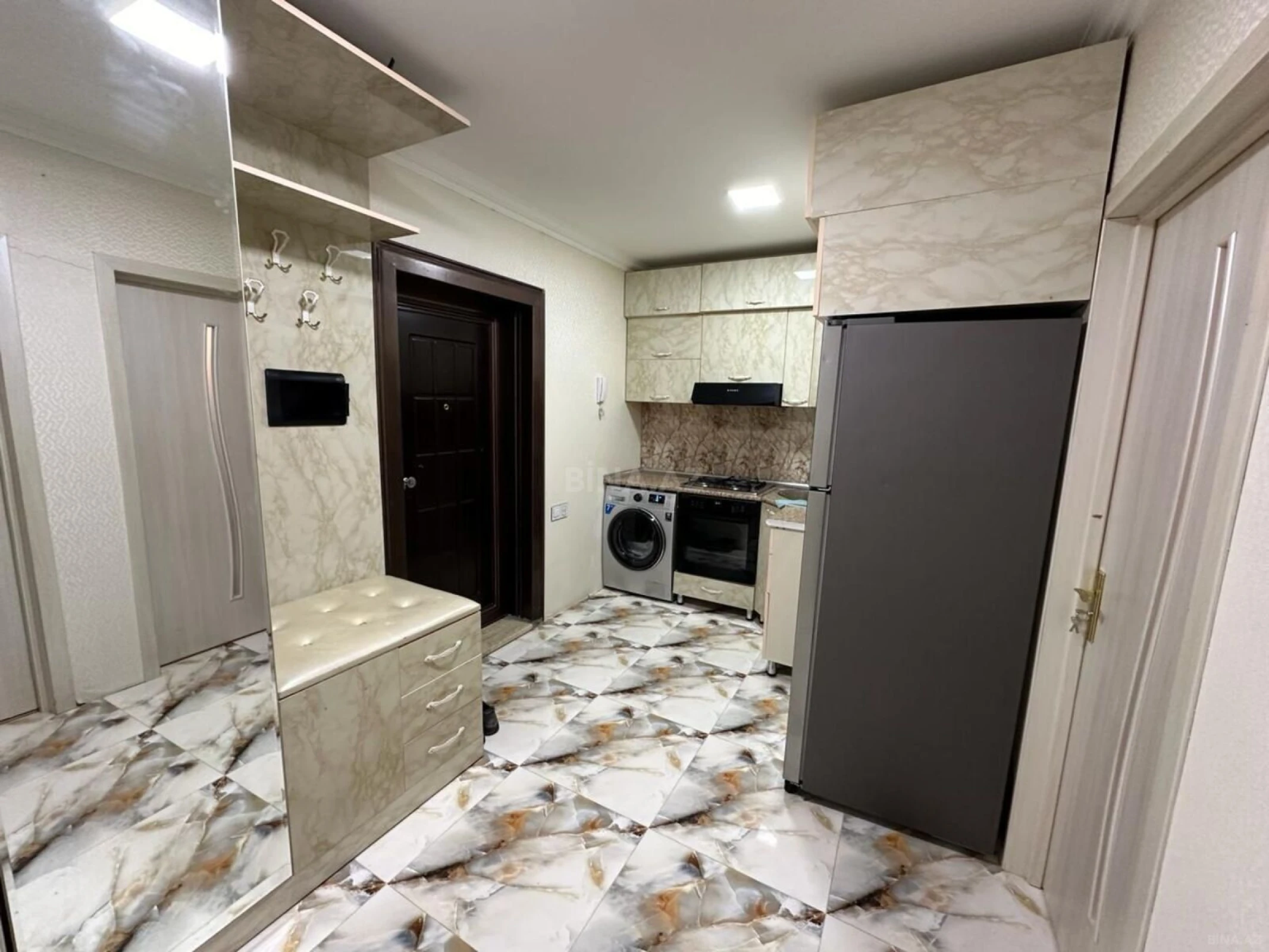 Kirayə verilir 2 otaqlı mənzil 70 m²