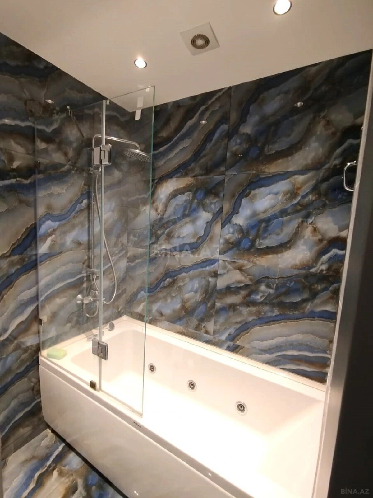 Kirayə verilir 2 otaqlı mənzil 65 m²