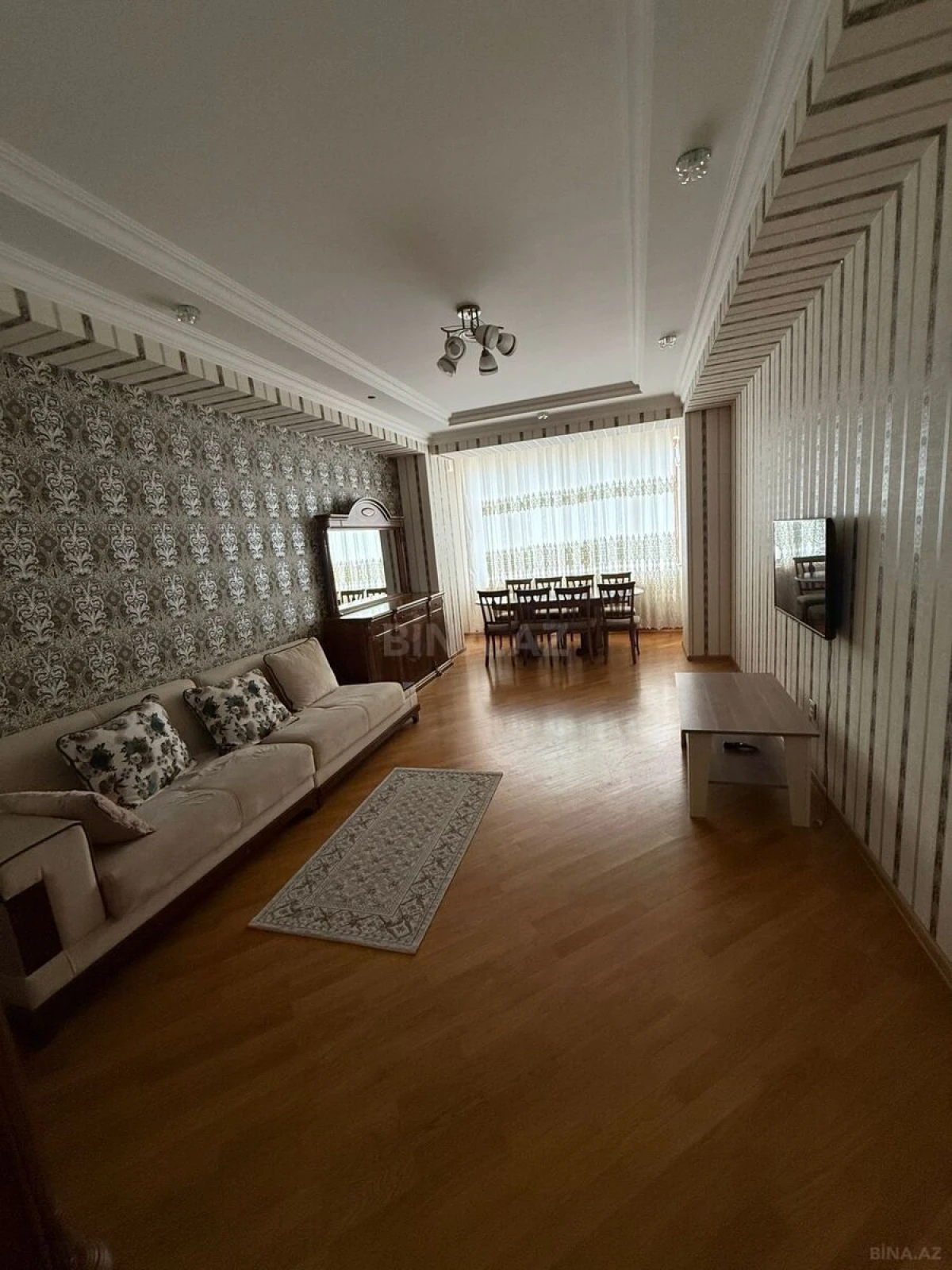 Kirayə verilir 2 otaqlı mənzil 109 m²