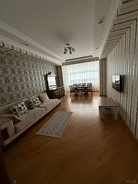 Kirayə verilir 2 otaqlı mənzil 109 m²