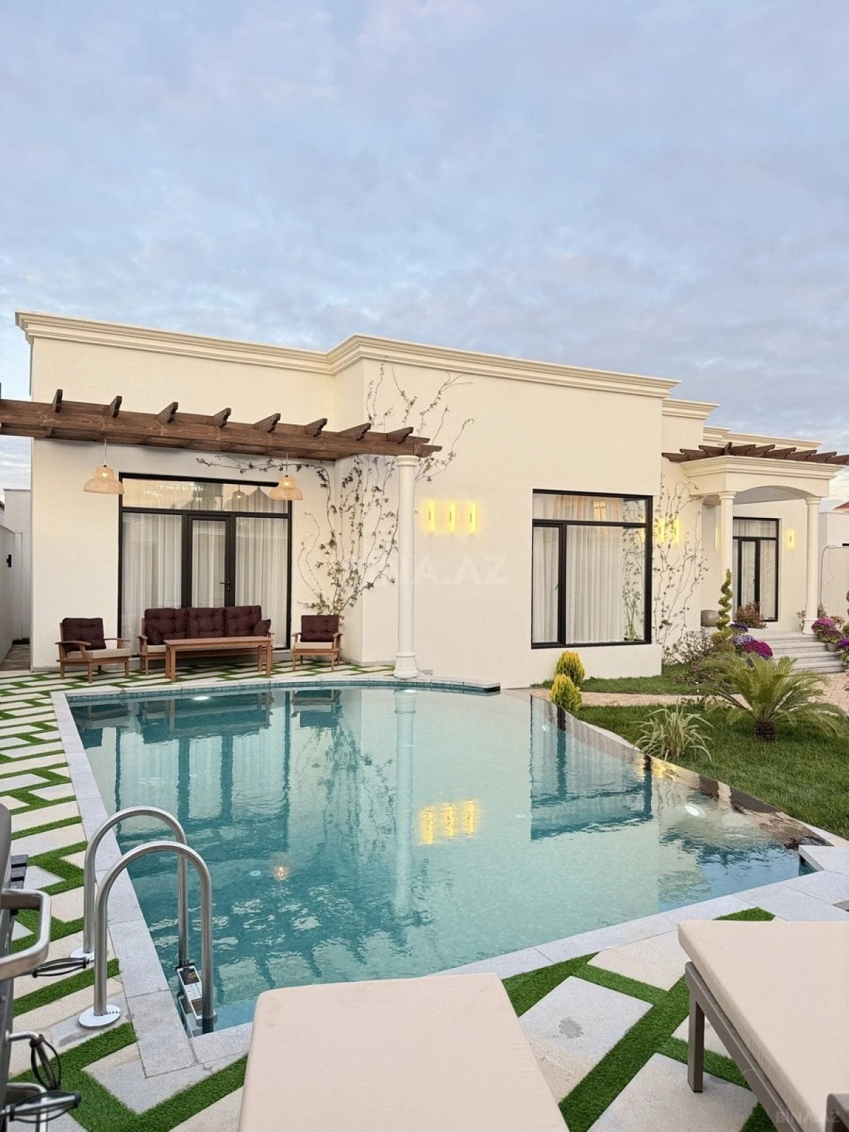 Satılır 4 otaqlı həyət evi 200 m²