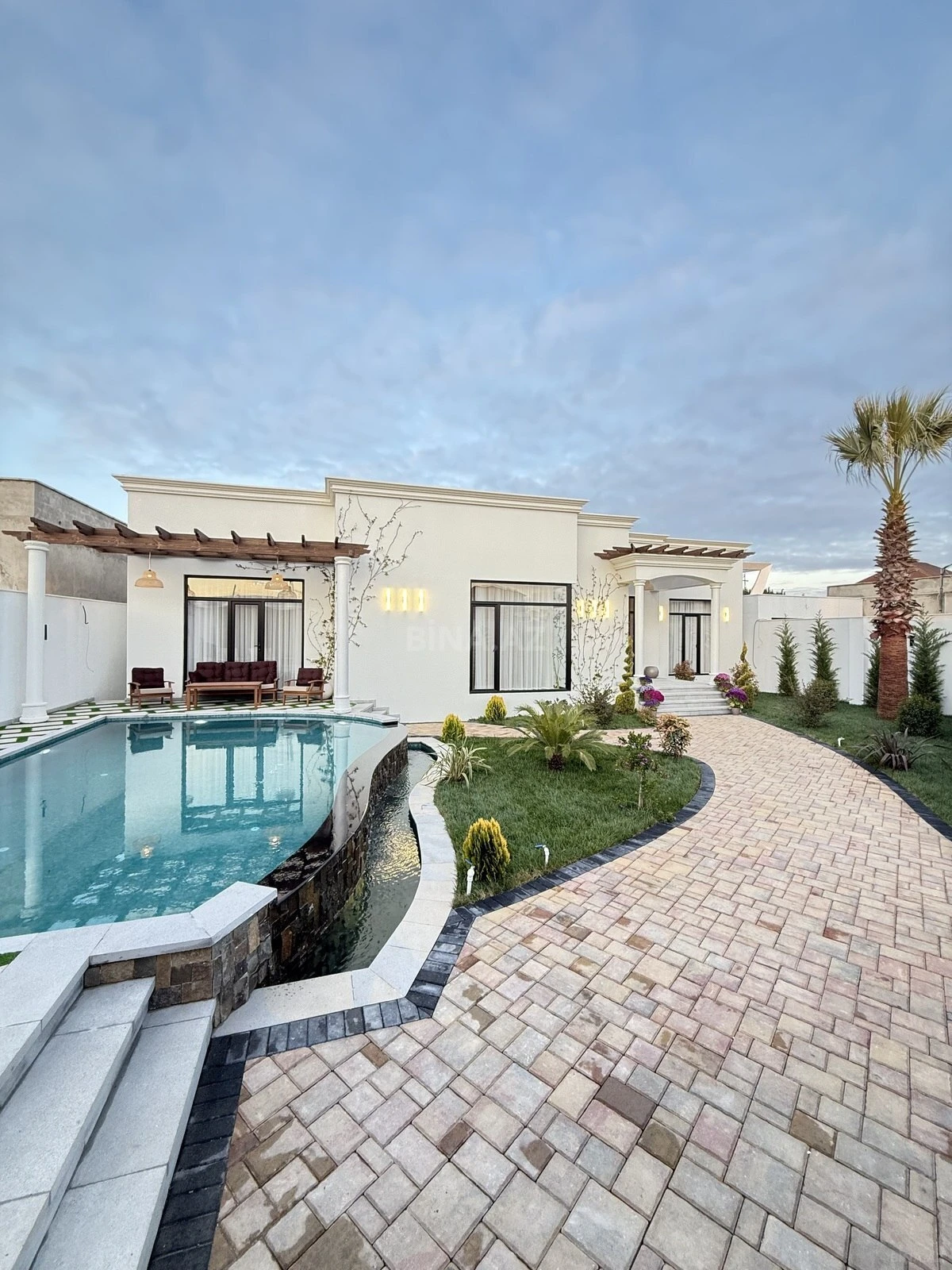 Satılır 4 otaqlı həyət evi 200 m²