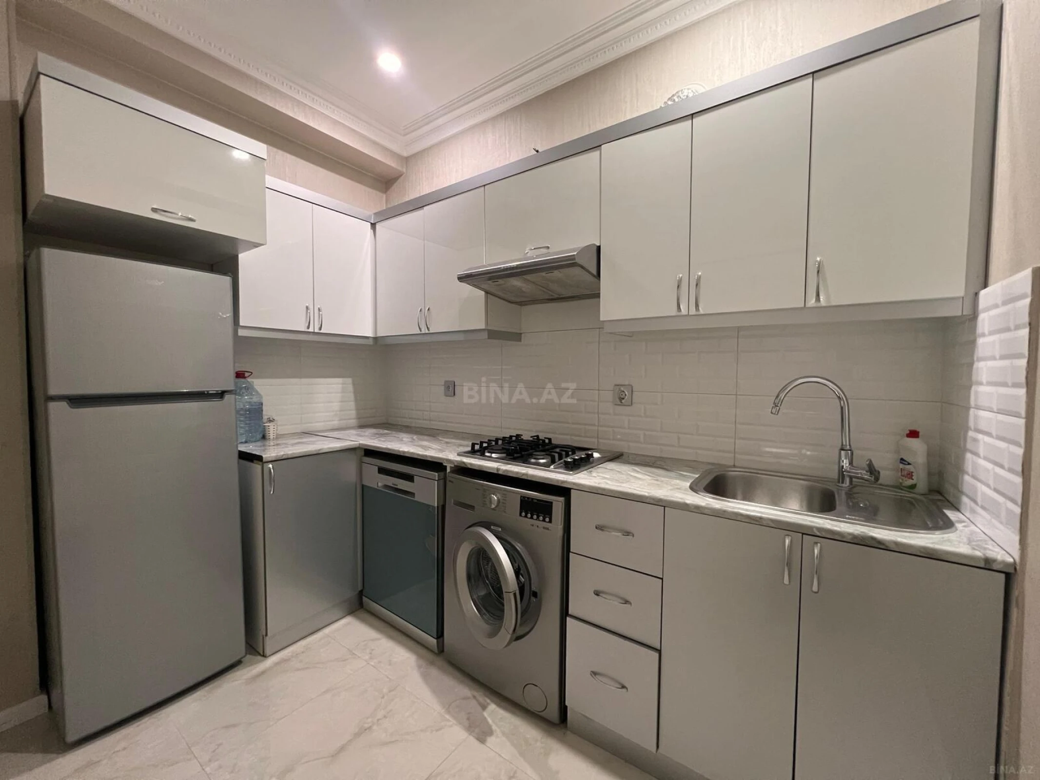 Kirayə verilir 2 otaqlı mənzil 70 m²