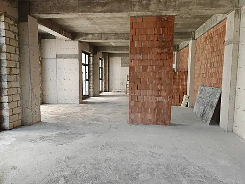 Satılır 4 otaqlı mənzil 164 m²