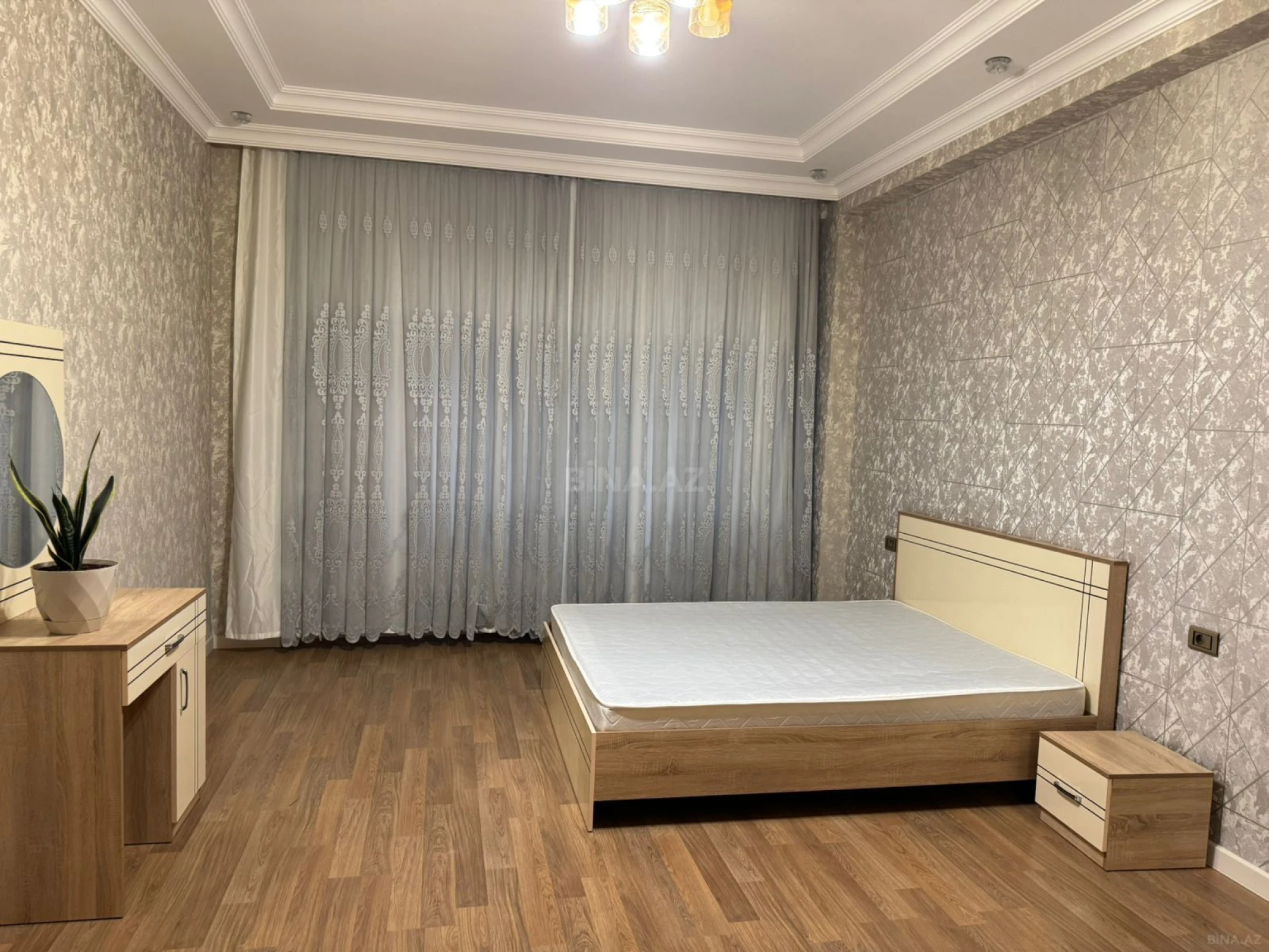 Kirayə verilir 4 otaqlı mənzil 135 m²