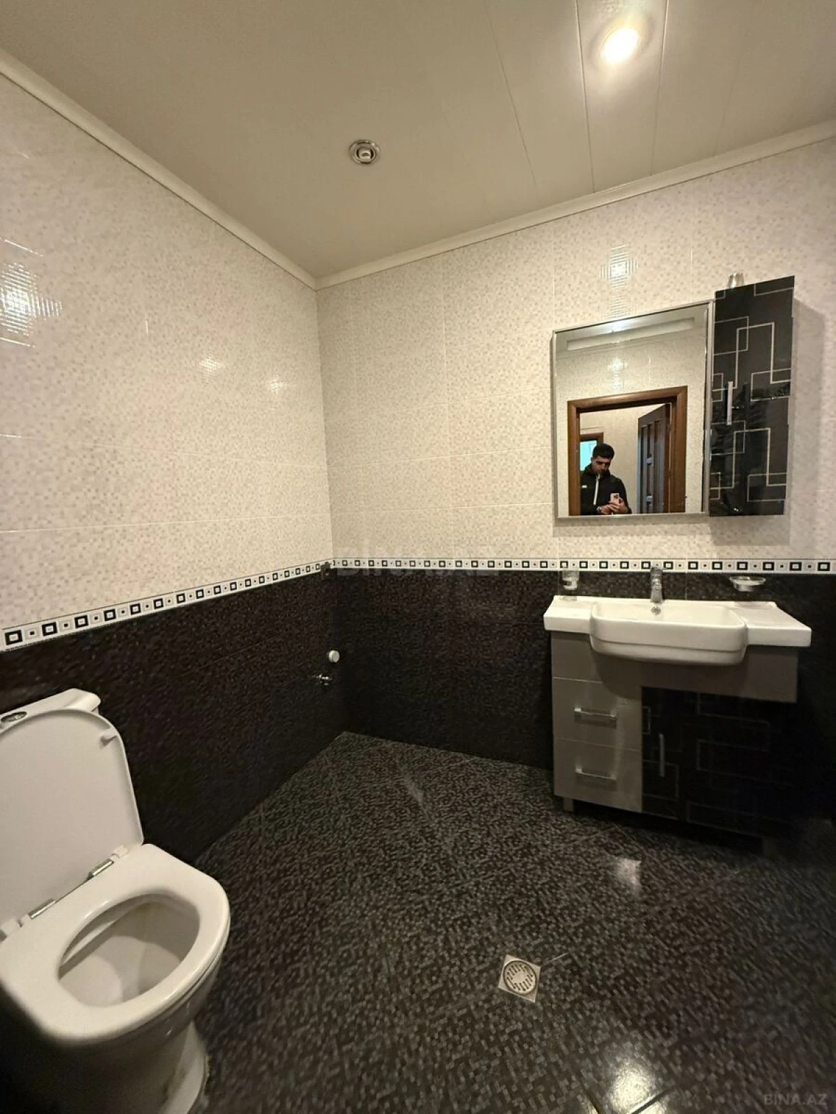 Kirayə verilir 2 otaqlı ofis 90 m²