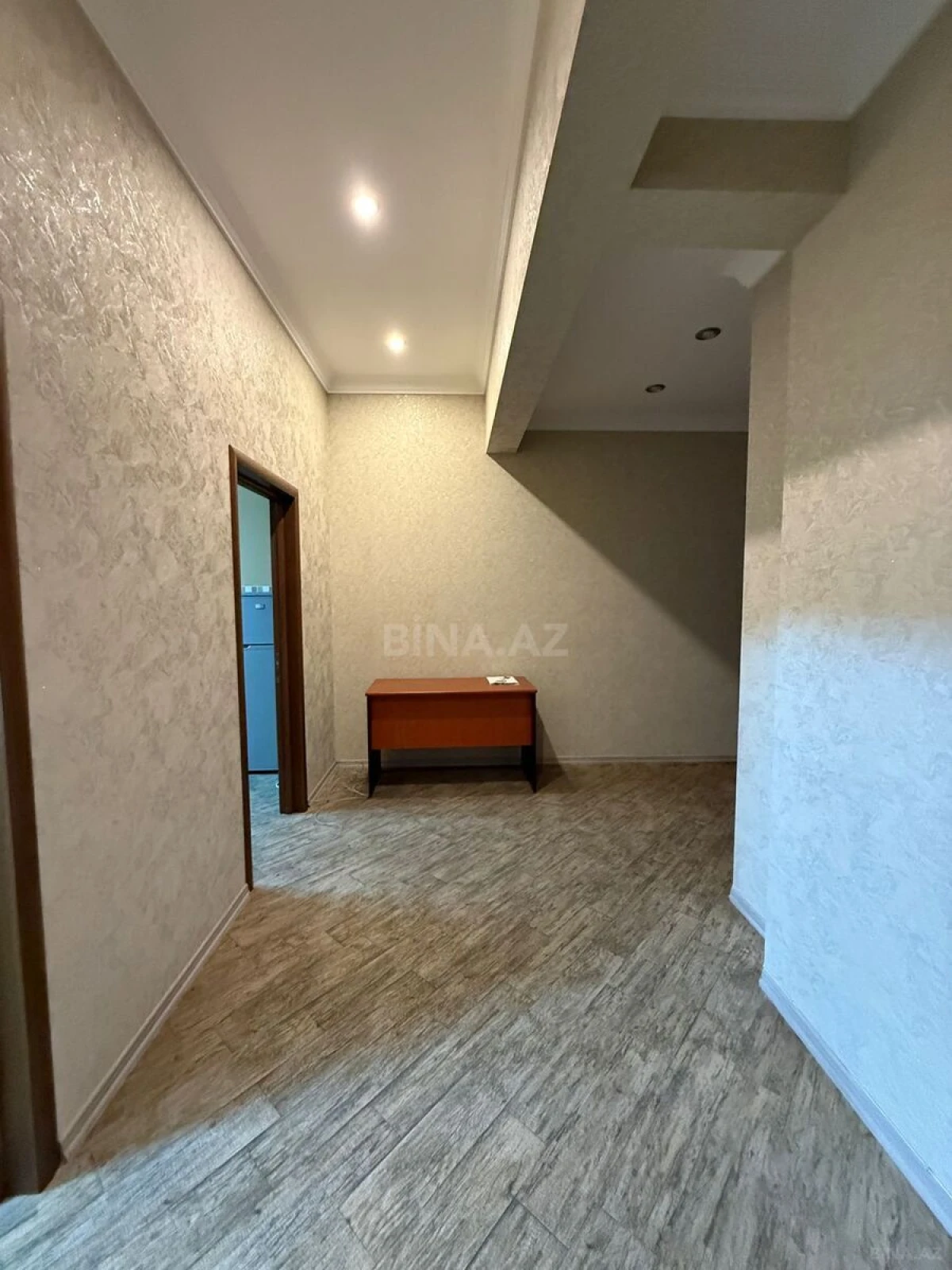 Kirayə verilir 2 otaqlı ofis 90 m²