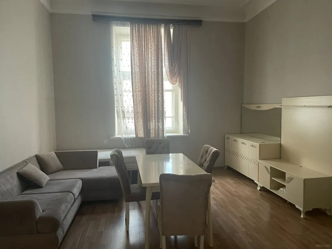 Kirayə verilir 2 otaqlı mənzil 75 m²